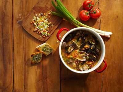 Mediterrane Muschelsuppe