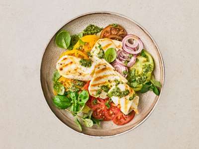 Gegrillter Tintenfisch auf Tomatensalat