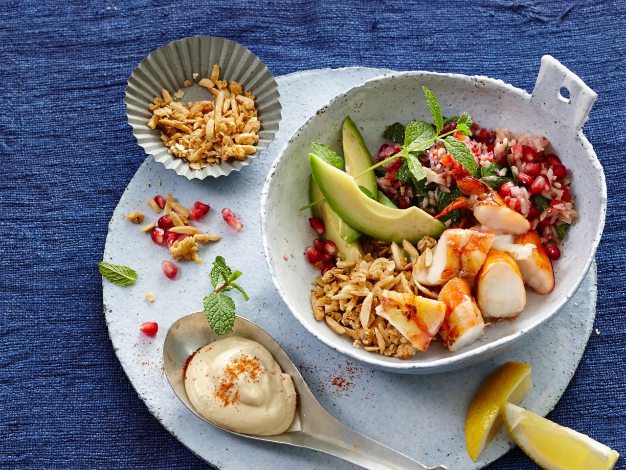 Rezept: Bowl mit Garnelen, Avocado & Hummus Rezept: Bowl mit Garnelen, Avocado & Hummus