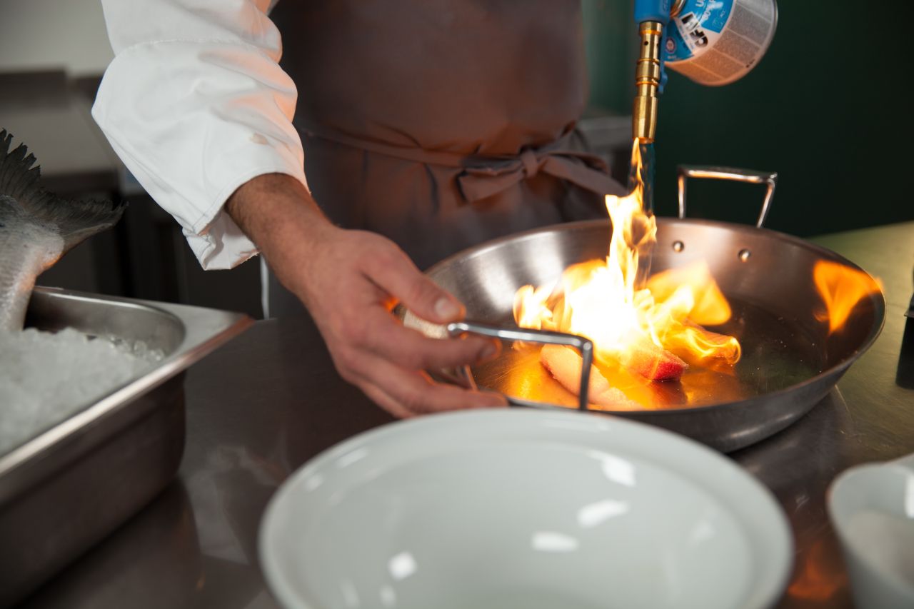 Fisch mit dem Bunsenbrenner garen  Fisch mit dem Bunsenbrenner garen