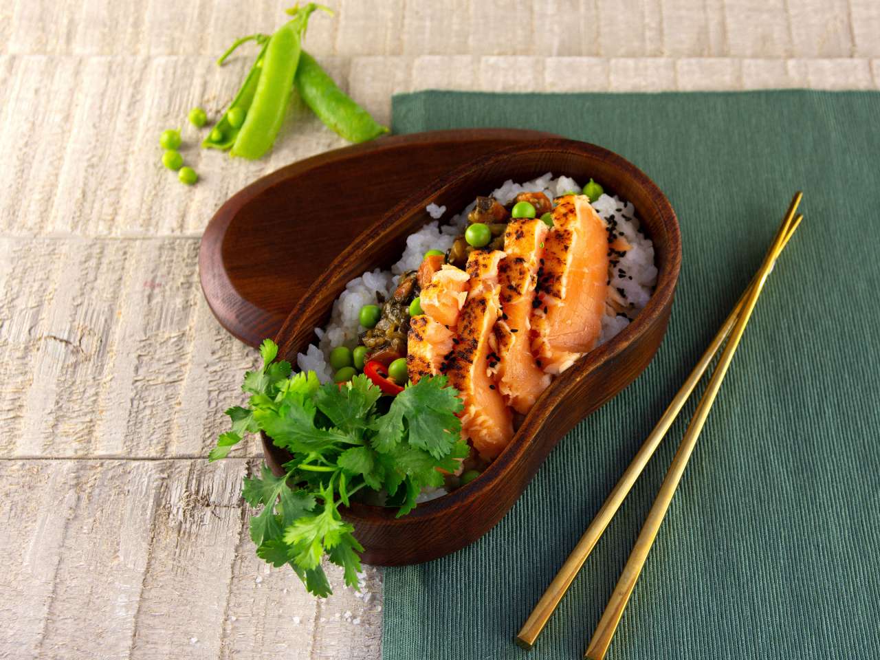 Rezept: Lachs-Tataki auf Algensalat Rezept: Lachs-Tataki auf Algensalat