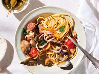 Linguine alla Vongole e Calamaretti Linguine alla Vongole e Calamaretti
