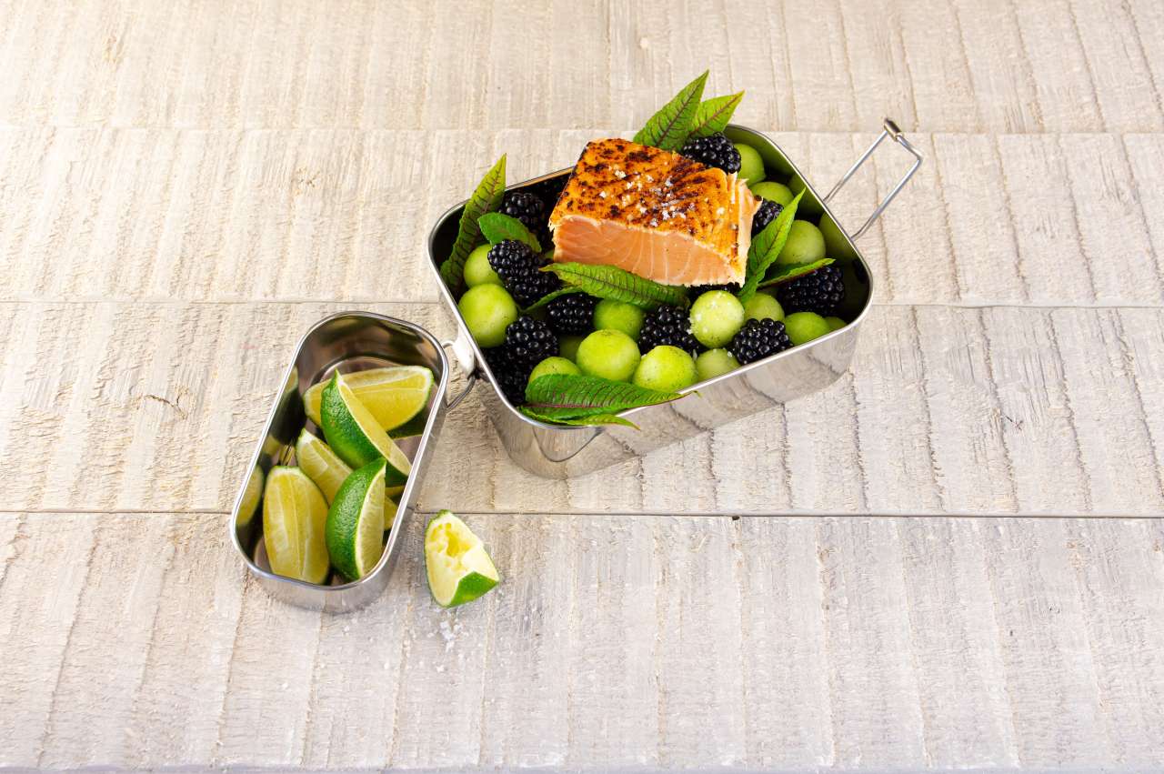 Rezept: Brombeer-Melonensalat mit Lachs-Tataki Rezept: Brombeer-Melonensalat mit Lachs-Tataki