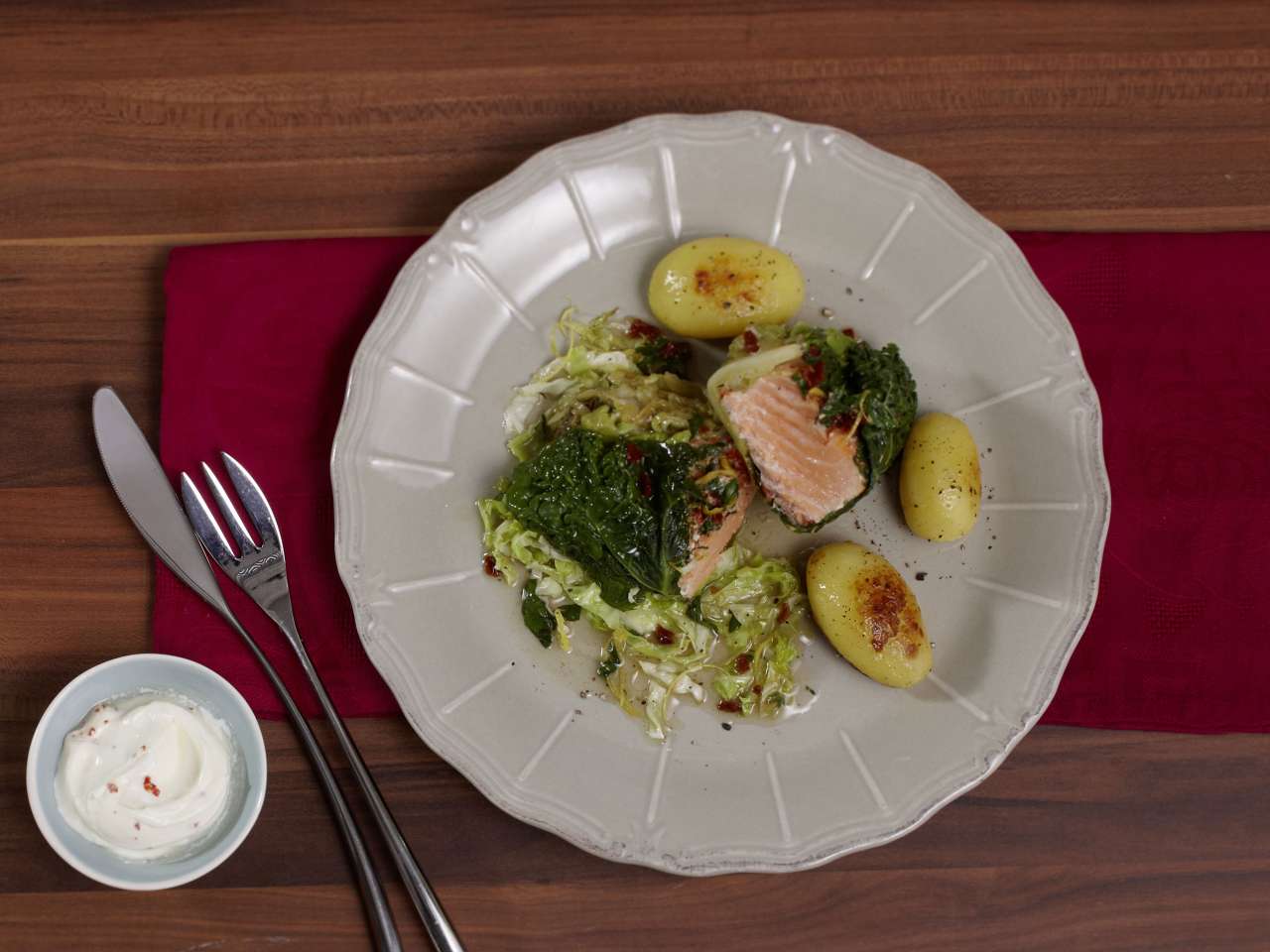 Rezept: Lachs im Wirsingblatt
