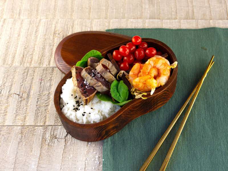 Thunfisch-Tataki & Rauchgarnelen mit Snackgemüse Thunfisch-Tataki & Rauchgarnelen mit Snackgemüse