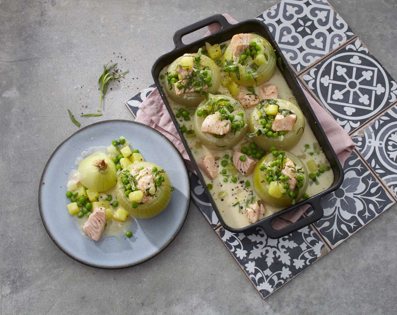 Rezept: Lachs in Zwiebel geschmort Rezept: Lachs in Zwiebel geschmort