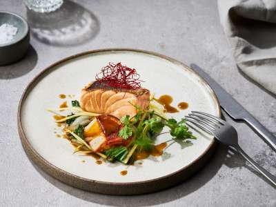 Lachsfilets mit Pak Choi und Gochujang-Tofu Lachsfilets mit Pak Choi und Gochujang-Tofu