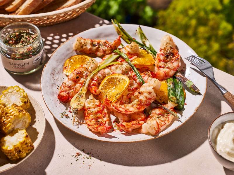 Butterfly Garnelen mit gerösteten Maiskolben Butterfly Garnelen mit gerösteten Maiskolben
