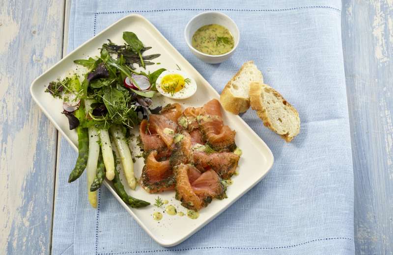 Graved Lachs mit Spargelsalat