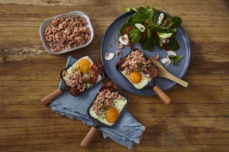 Spiegelei mit Krabben & Speck aus dem Raclette Spiegelei mit Krabben & Speck aus dem Raclette