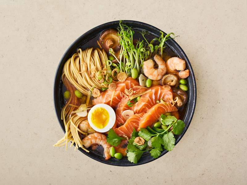 Ramen mit Rauchgarnelen und Lachs Ramen mit Rauchgarnelen und Lachs