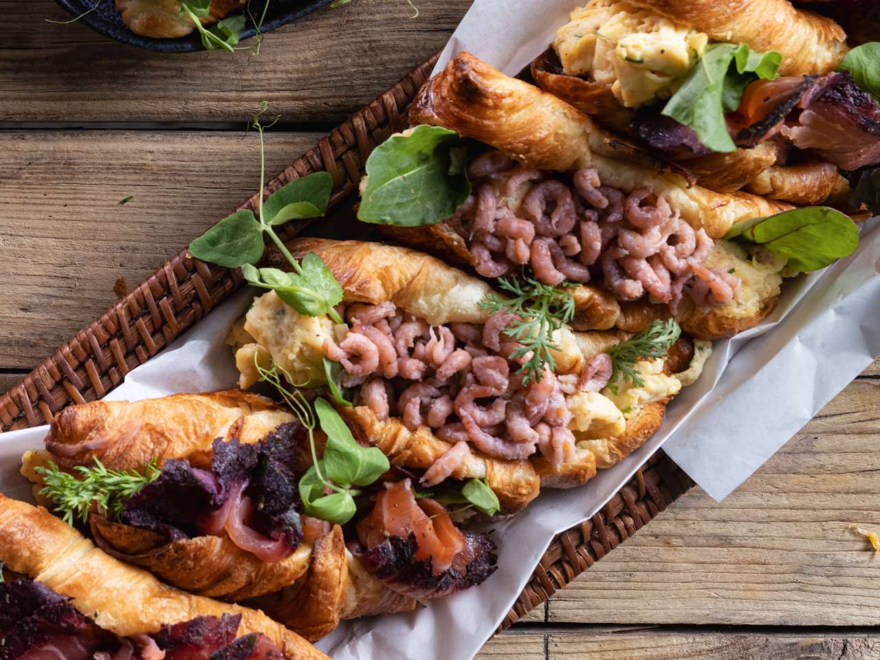 Rezept: Croissants mit Räucherlachs & Krabben Rezept: Croissants mit Räucherlachs & Krabben