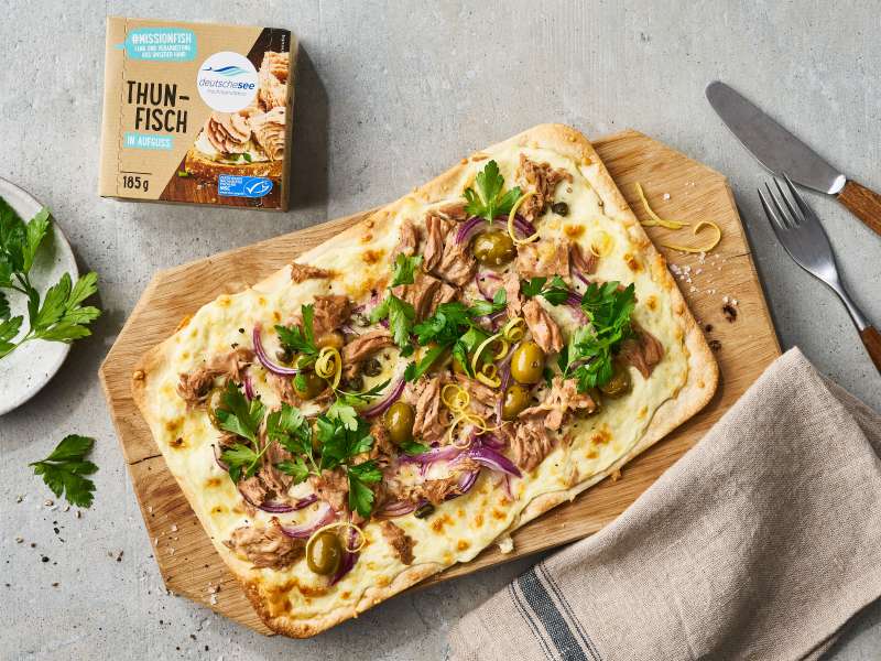 Flammkuchen mit Thunfisch und Oliven Flammkuchen mit Thunfisch und Oliven