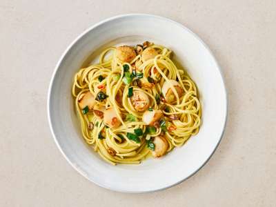 Spaghetti aglio e olio mit Kammmuscheln 