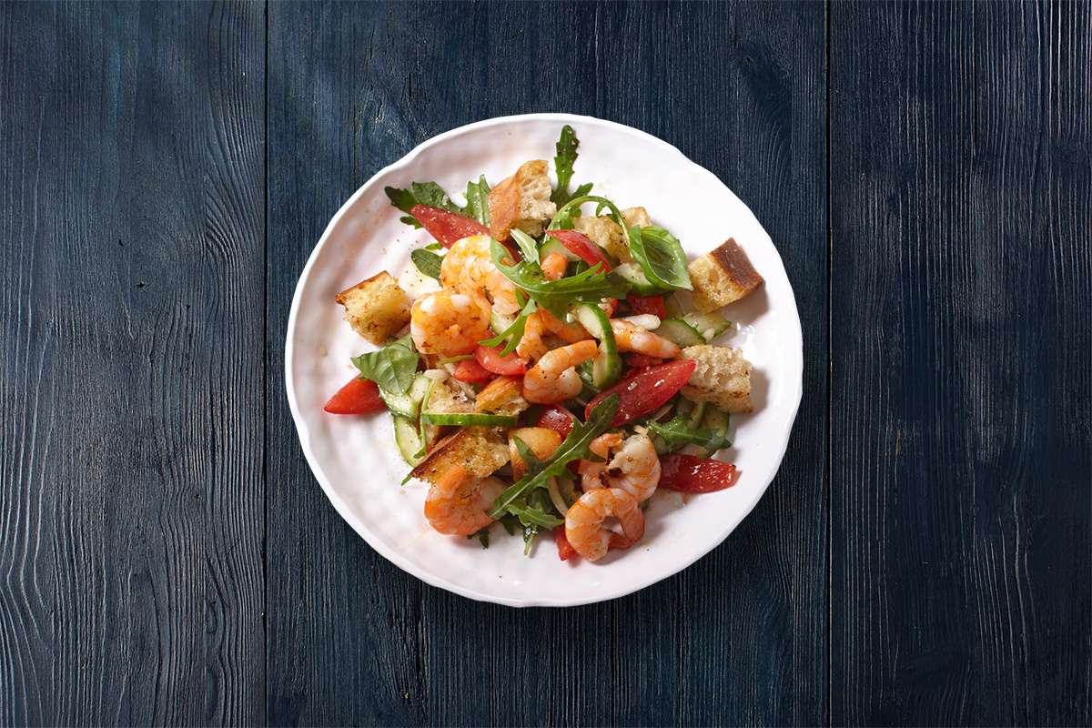 Rezept: Toskanischer Brotsalat mit Garnelen