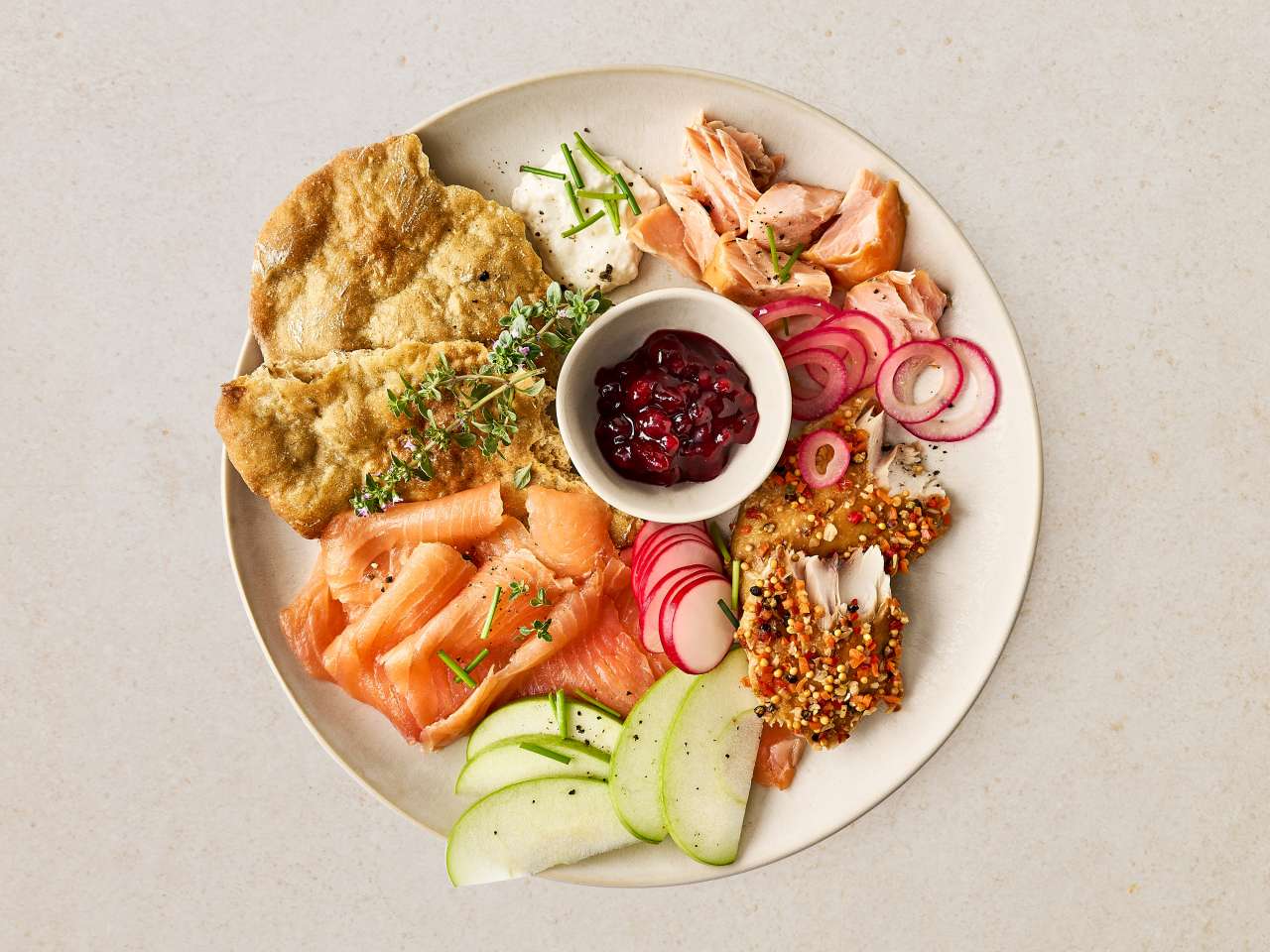 Marende mit geräuchertem Makrelenfilet und Lachs Marende mit geräuchertem Makrelenfilet und Lachs