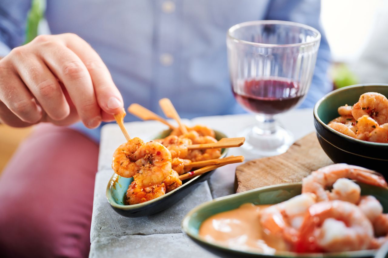 Tapas »Garnelen Spieße Chili Kokos«
