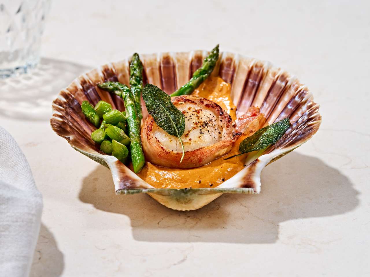 Jakobsmuscheln à la Saltimbocca Jakobsmuscheln à la Saltimbocca