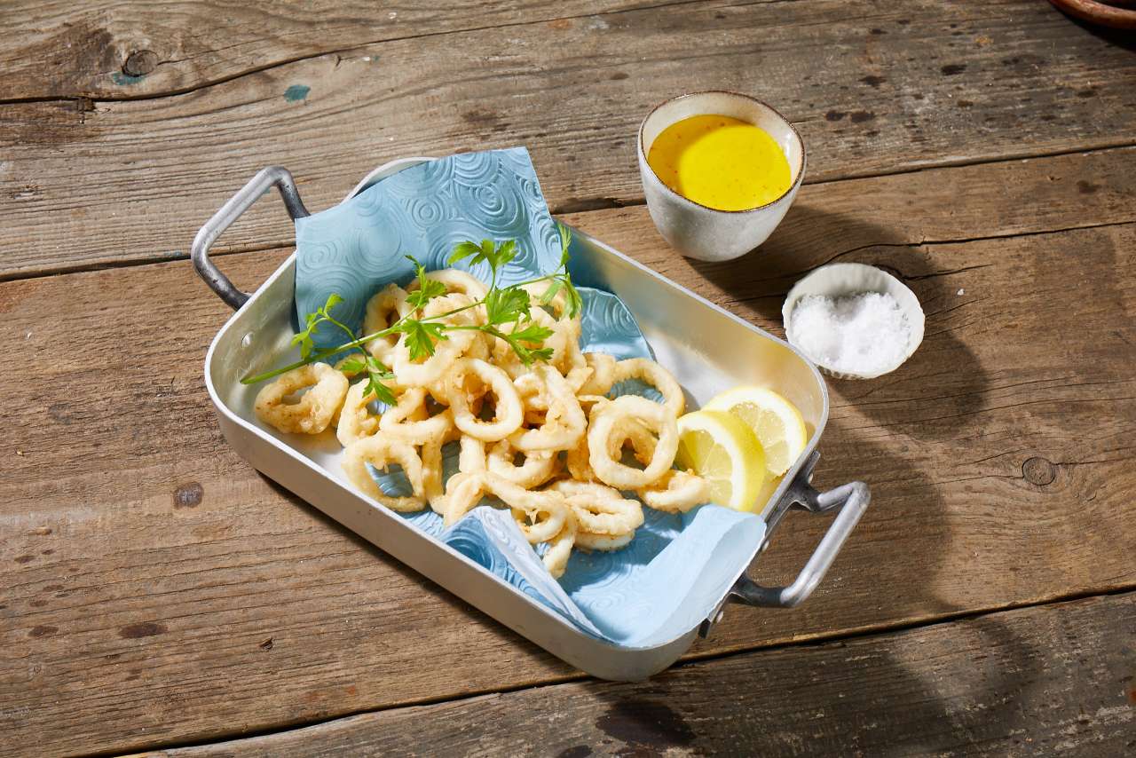 Calamari in Tempurateig mit Aioli Calamari in Tempurateig mit Aioli