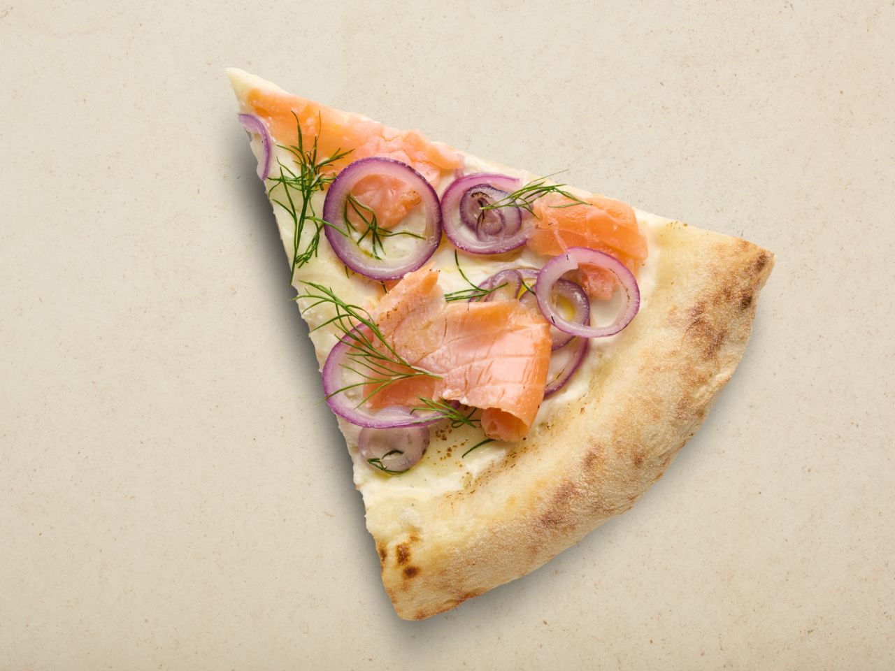 Freda Steinofen Pizza »Smoky Salmon« mit Räucherlachs & Honig-Dill-Topping Freda Steinofen Pizza »Smoky Salmon« mit Räucherlachs & Honig-Dill-Topping