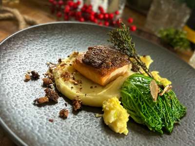 Färöer Lachs mit Lebkuchen-Pumpernickel-Kruste