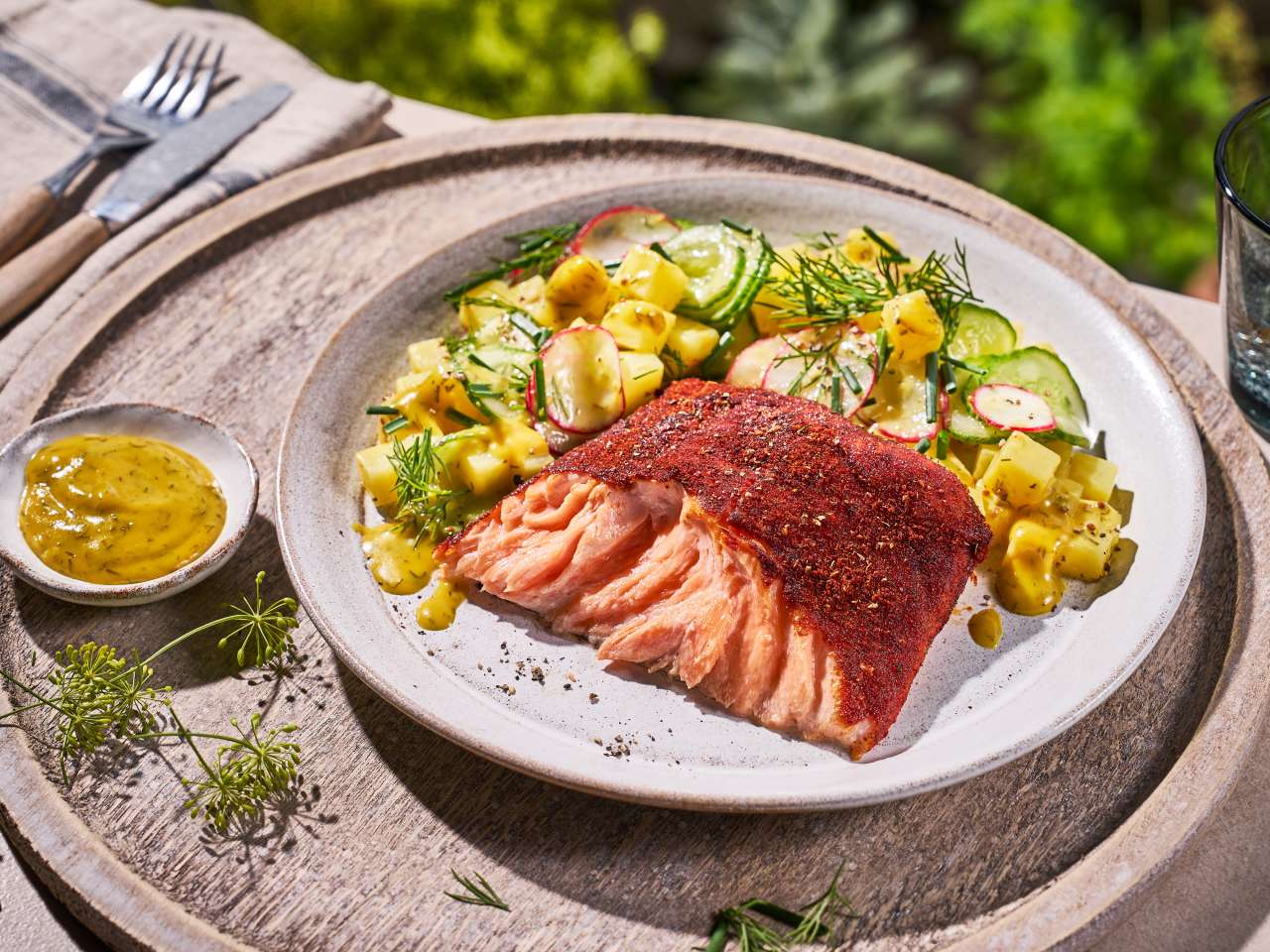 Rezept: Plankenlachs mit schwedischem Kartoffelsalat Rezept: Plankenlachs mit schwedischem Kartoffelsalat