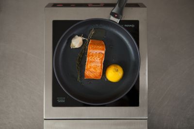 Wie brate ich einen Lachs richtig?