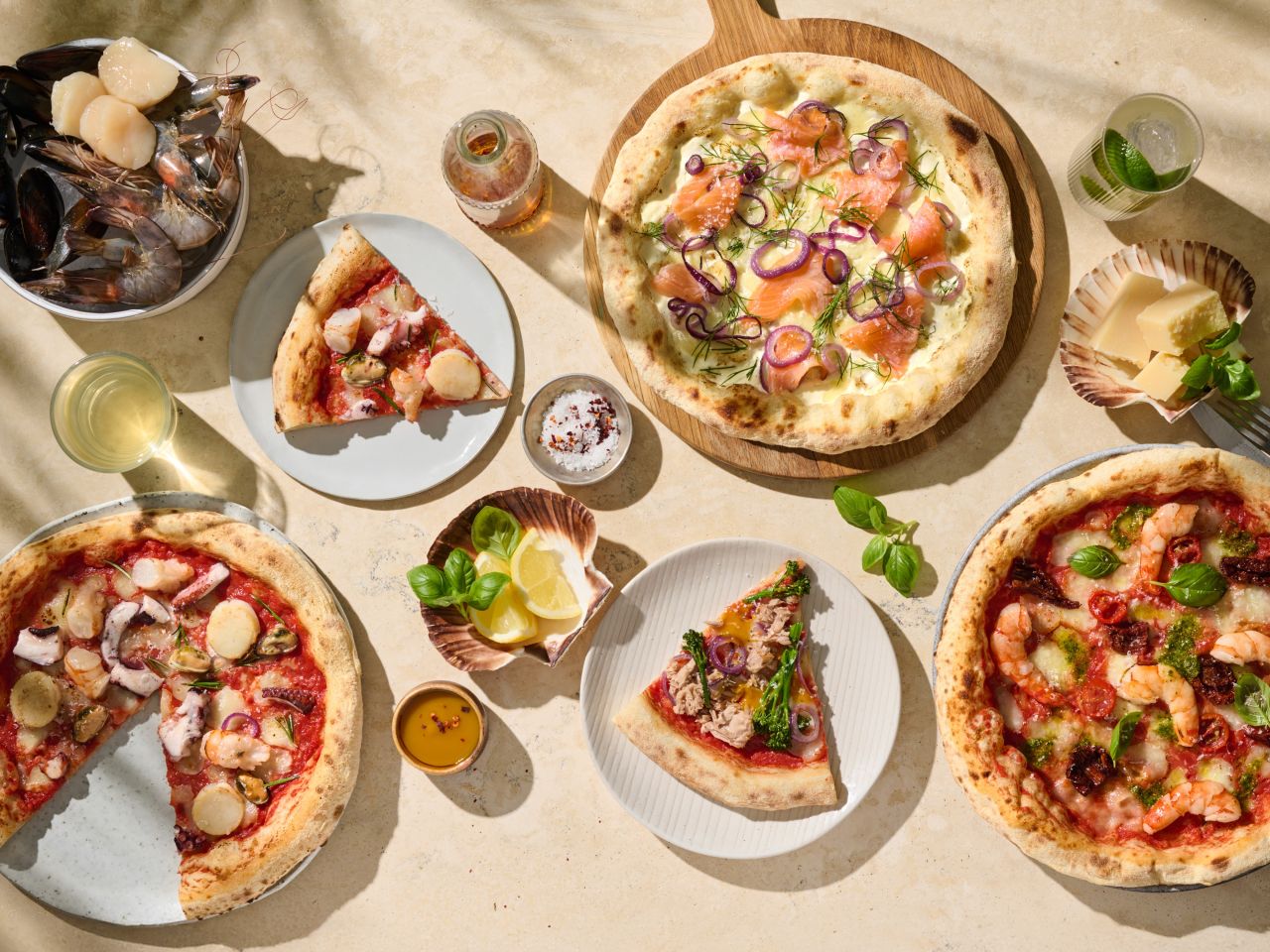Steinofenpizza mit bestem Seafood Steinofenpizza mit bestem Seafood