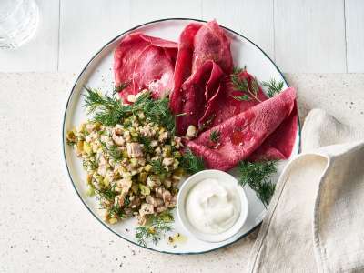 Matjestatar mit Rote-Bete-Crêpes Matjestatar mit Rote-Bete-Crêpes