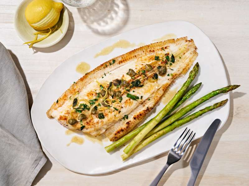 Seezunge à la meunière mit Spargel Seezunge à la meunière mit Spargel