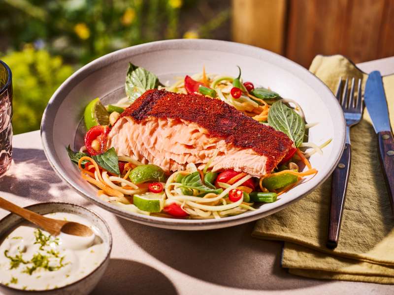 Plankenlachs mit spicy Papaya-Salat  Plankenlachs mit spicy Papaya-Salat