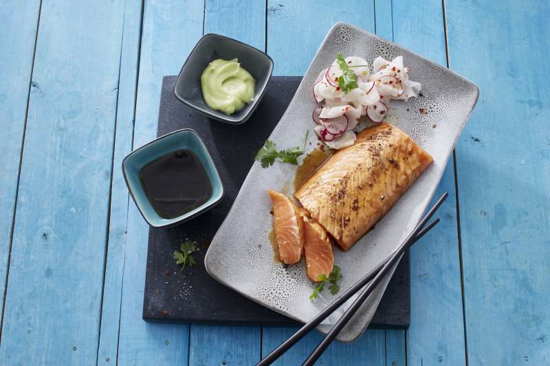 Flambiertes Lachs-Tataki