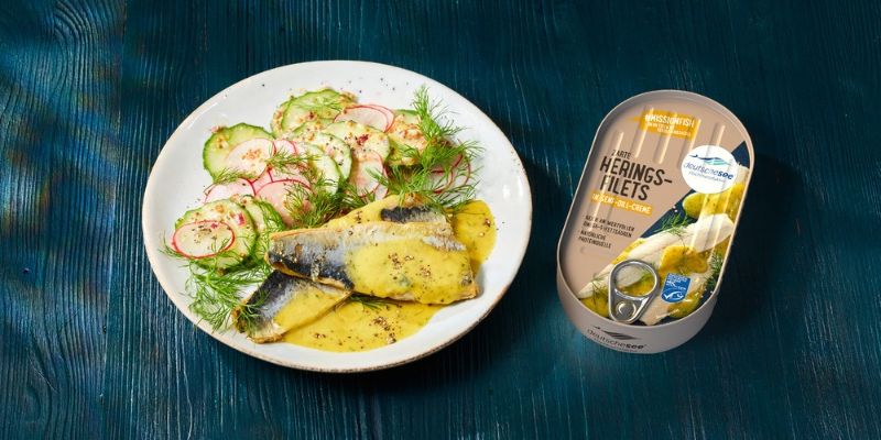 Heringsfilets in Senf-Dill-Creme