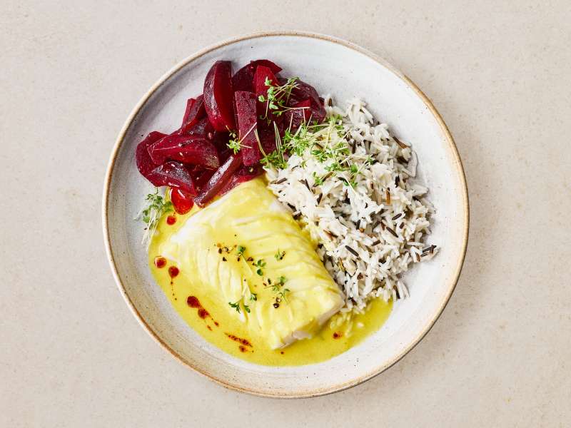 Pochierter Kabeljau mit Curry-Senf-Sauce  Pochierter Kabeljau mit Curry-Senf-Sauce