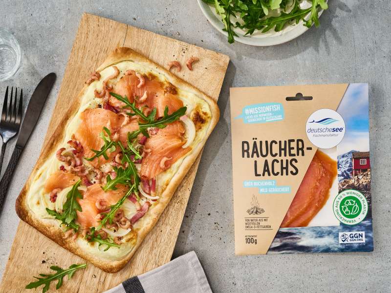 Flammkuchen mit Lachs und Nordseekrabben Flammkuchen mit Lachs und Nordseekrabben
