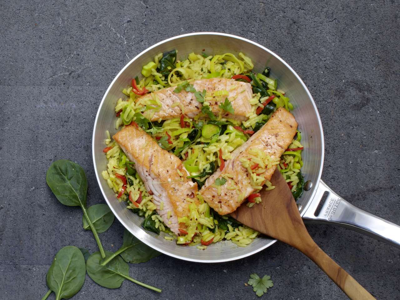 Rezept: Lachspfanne mit Reis & Gemüse