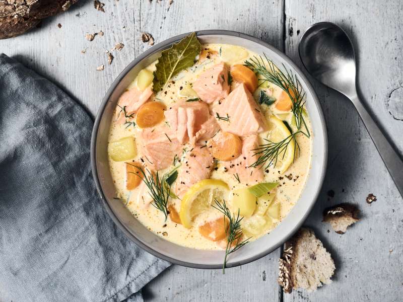 Finnische Lachssuppe "Lohikeitto"