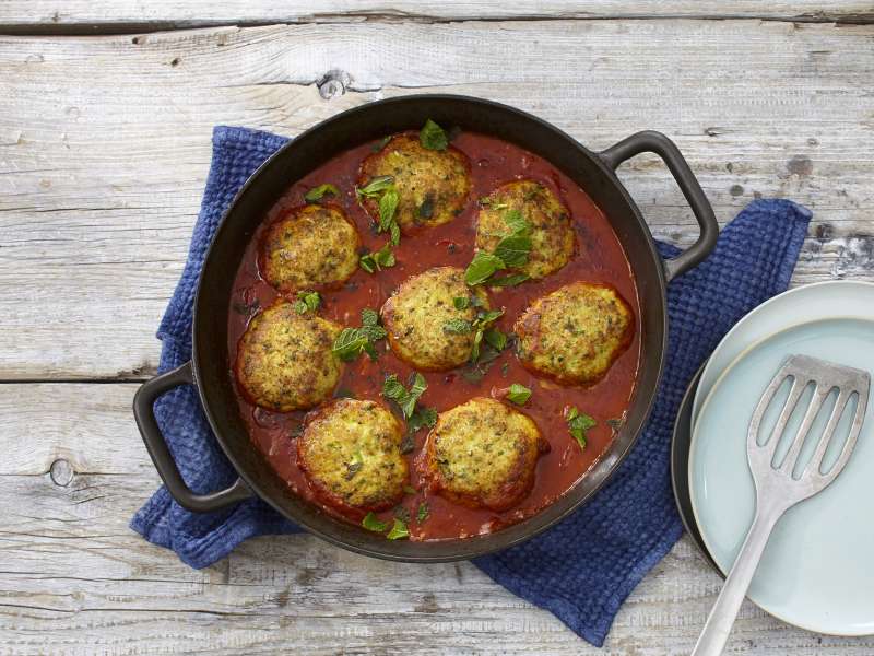Fischfrikadellen in Tomatensauce geschmort Fischfrikadellen in Tomatensauce geschmort